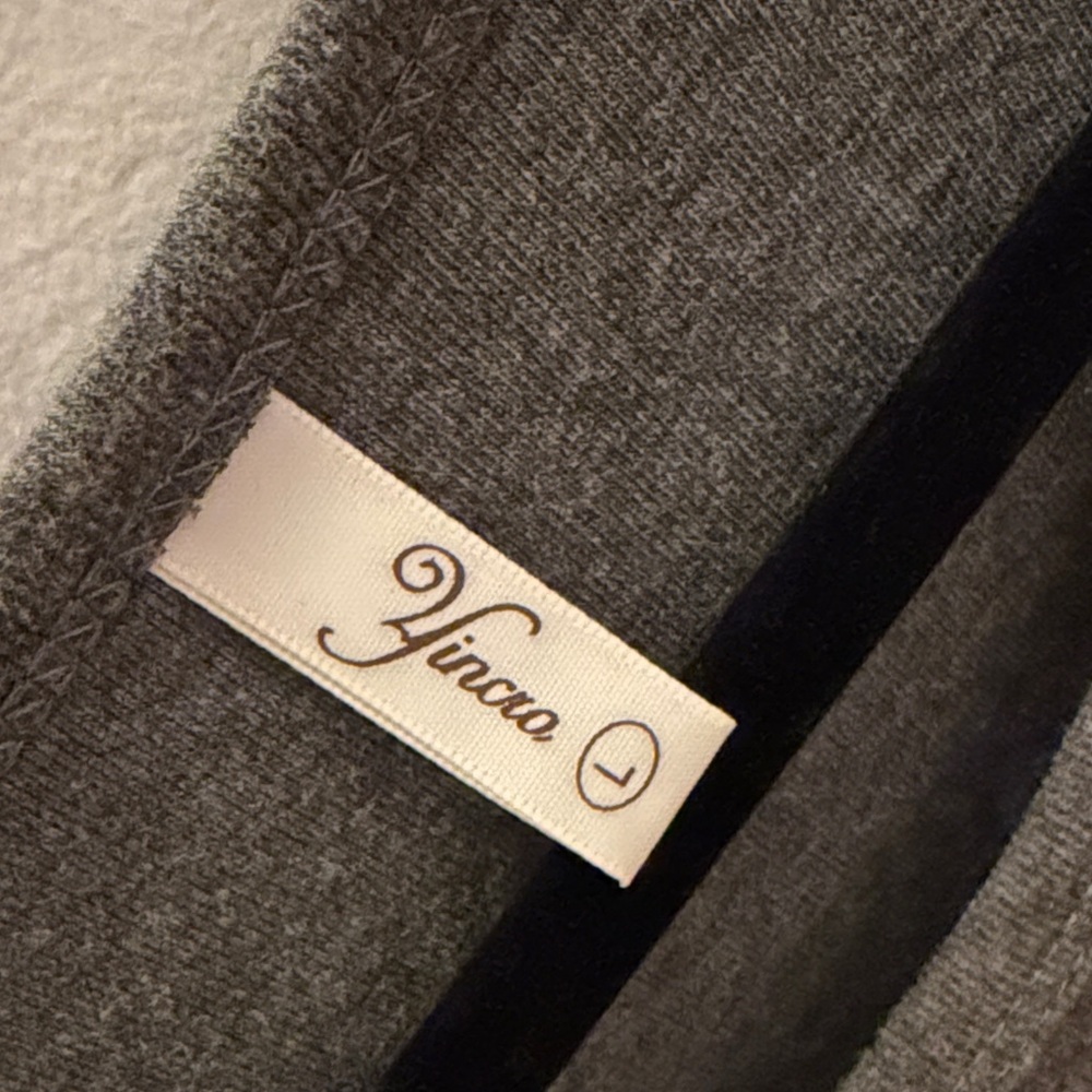 Cozy Gray Long-Sleeve Crewneck Top with Side Button Detail size L - Picture 2 of 5